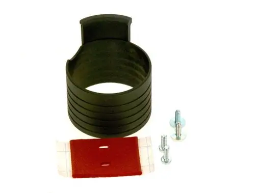 Schwarzer Abgasstutzen mit strukturiertem Rand, begleitet von zwei Schrauben und einem roten Blech. Produkt von Bosch für eine technische Anwendung.
